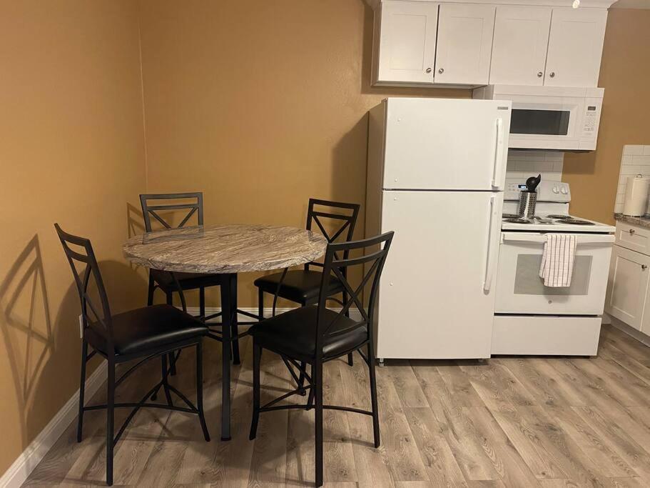 בולהד סיטי #2 Bedroom Cozy Suite, 1 Min Walk To The Beach # מראה חיצוני תמונה